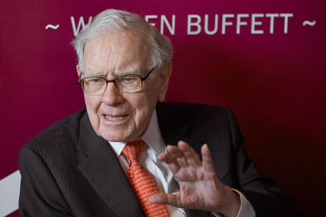 Warren Buffett’s Berkshire Offloads More Bank of America Stock, Dropping Stake to Under 10 Percent