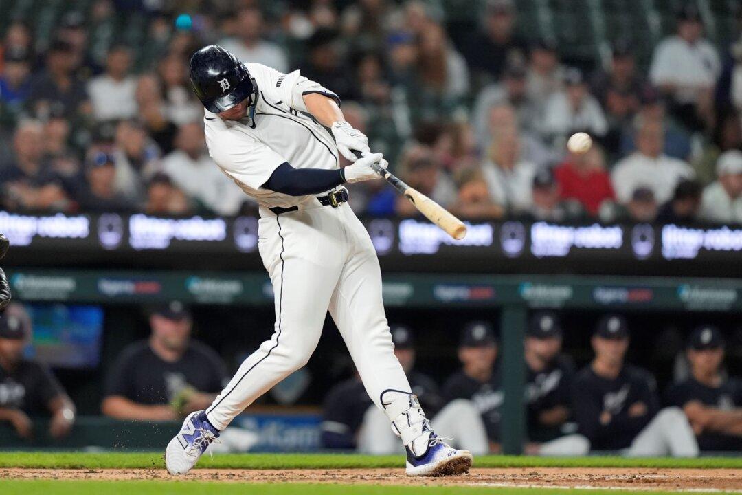 Red-Hot Tigers Keep Rolling at Expense of Reeling Angels