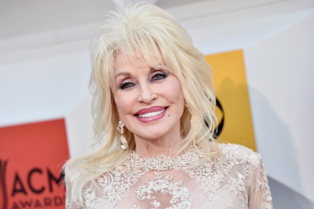Dolly Parton Awarded Title of ‘Kentucky Colonel’ After Expanding Her Children’s Literacy Program Into the State