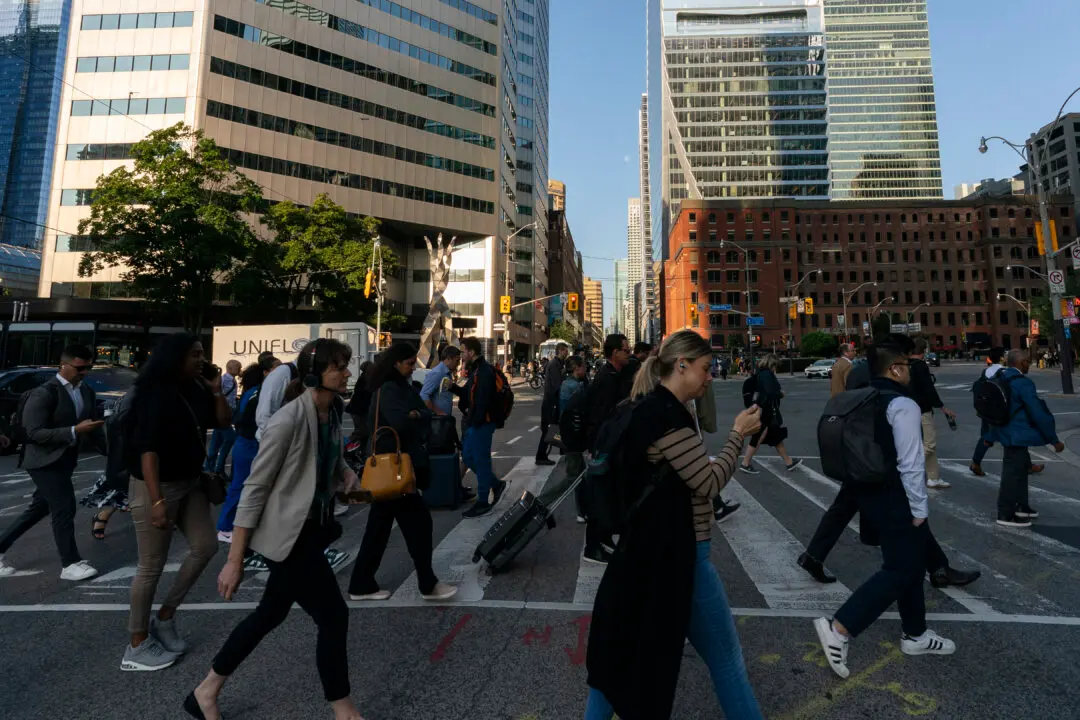 Canada’s Population Declined by Over 76,000 in Third Quarter, Largest Fall Since 1971: StatCan