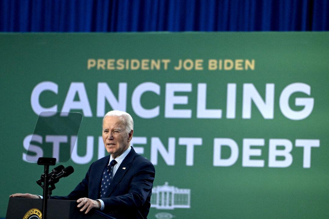 đ§News Brief: Federal Government Cancels More Than $4 Billion in Student Loan Debt; ICE Deports Most Illegal Immigrants in Nearly a Decade; Border Patrol Union Endorses Gabbard for DNI