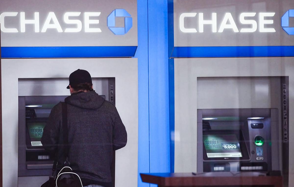 Chase Bank Issues Fraud Warning After ATM Glitch Videos Spread Online