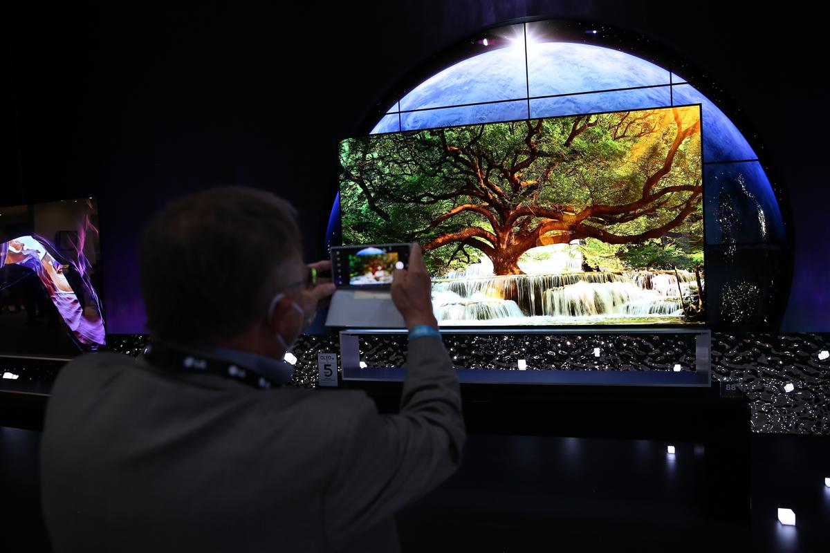 Analysis: China Overtakes South Korea as Global Producer of OLED Display Technology