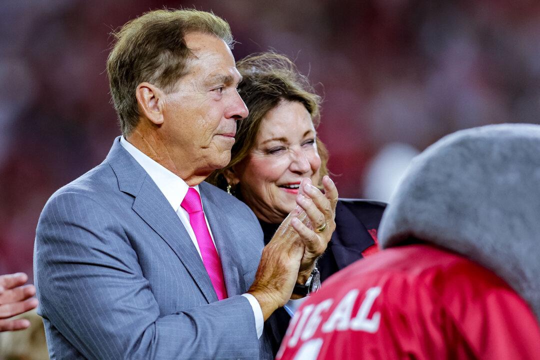 Nick Saban Honored at Alabama as Crimson Tide Avoid Upset