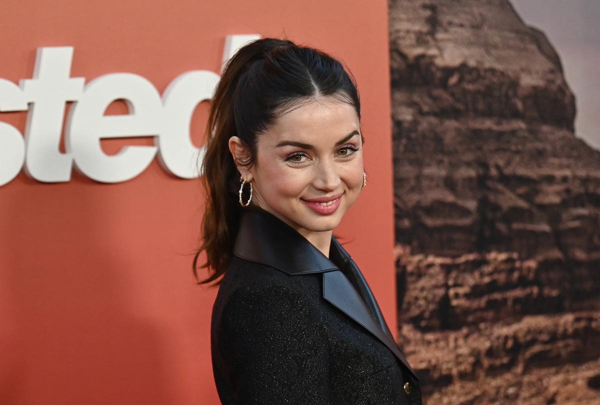 Ana de Armas on Why She Left Los Angeles to Live ‘Off the Grid’ in Vermont