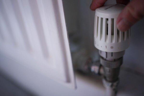 A general view of the temperature control of a radiator in a home in London on Aug. 25, 2022. (Yui Mok/PA Wire)
