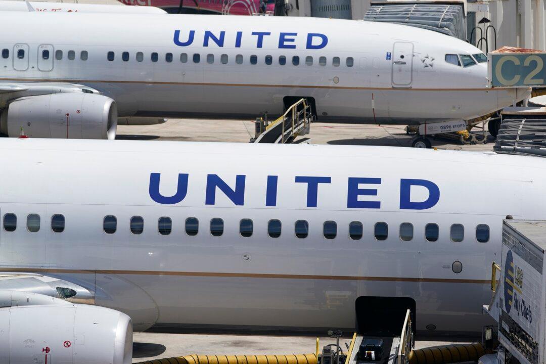 Experts Highlight Increased Cyberattack Risks in Commercial Flights