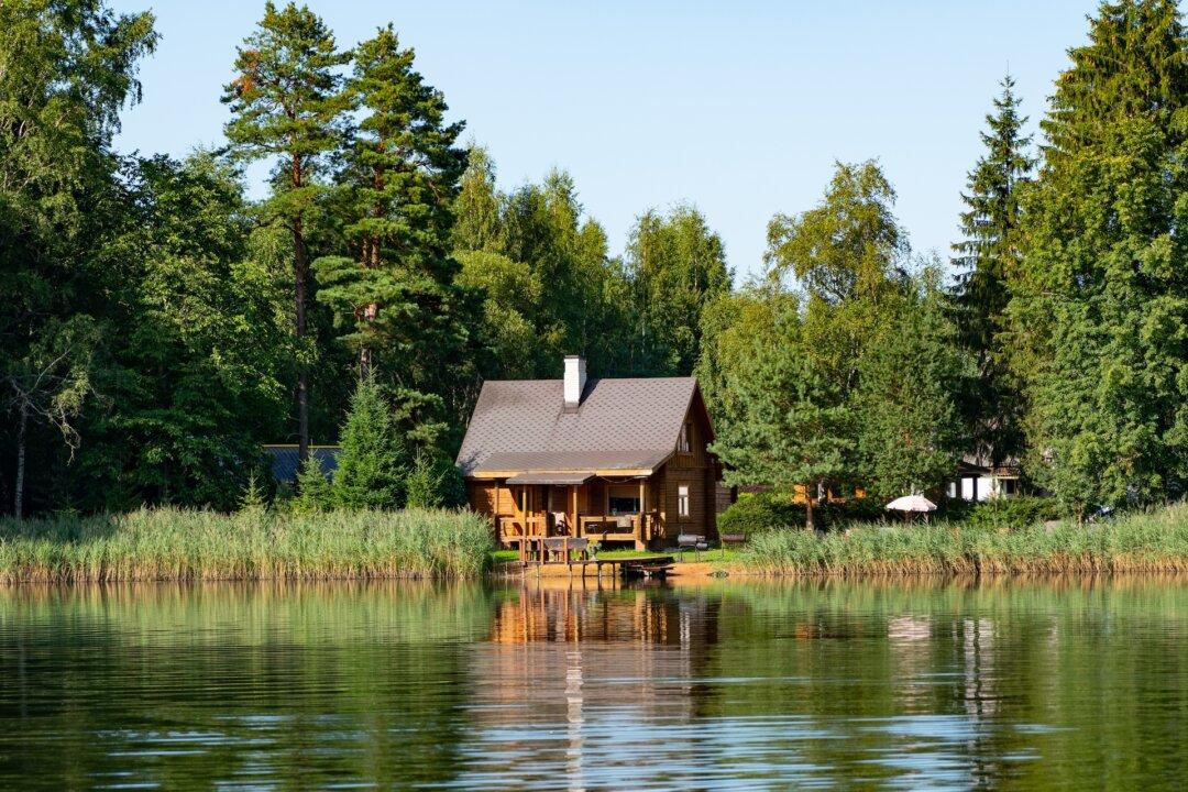 Simple-to-Build Small Cabin