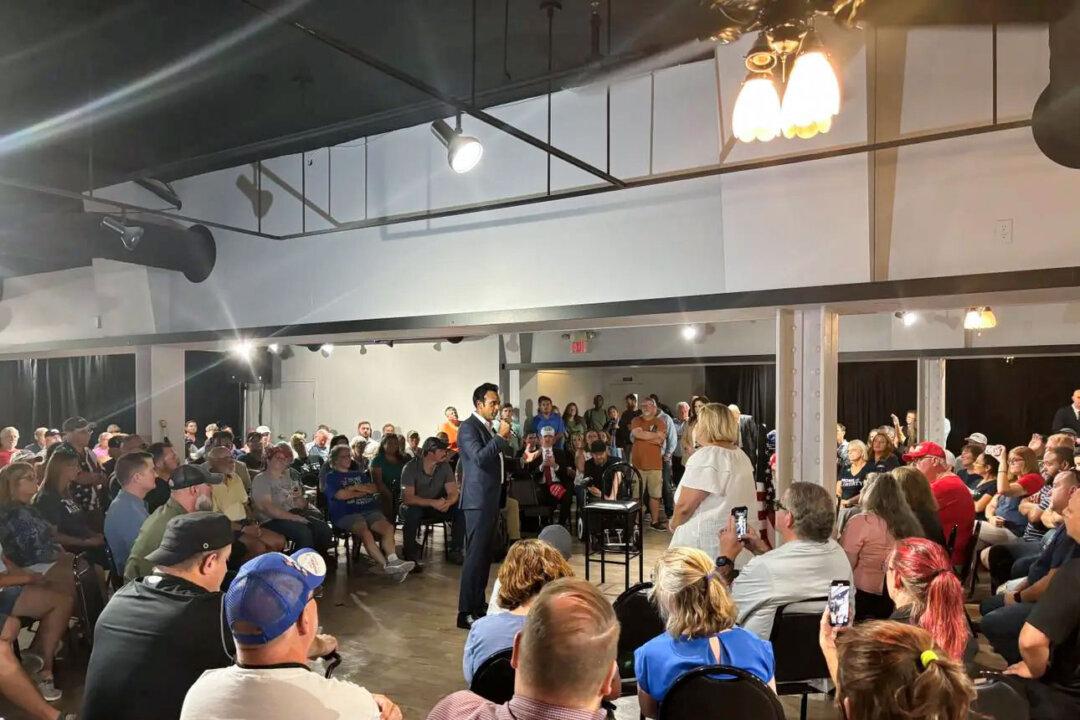 Springfield Residents Vent Frustration at City Leaders Over Haitian Immigrant Surge During Ramaswamy Town Hall