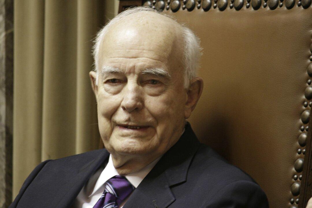 Dan Evans, Former Republican Governor and US Senator, Dies at 98