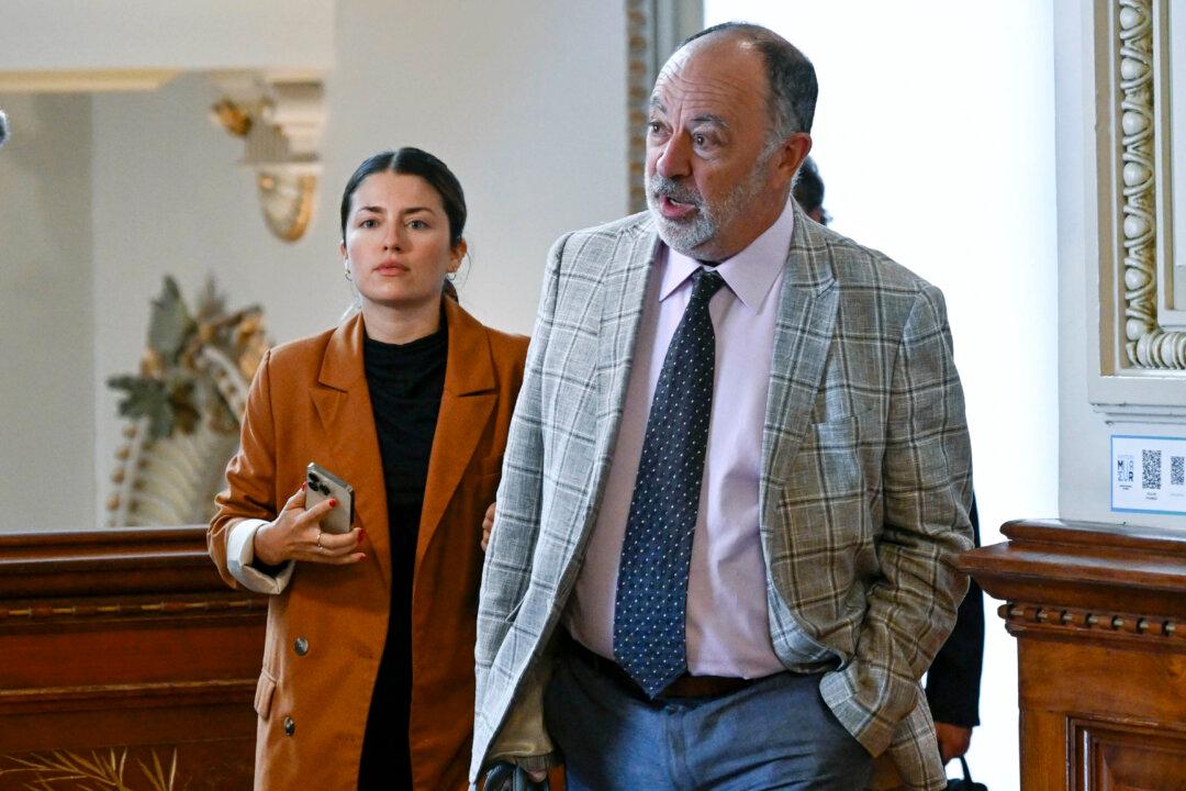 Quebec Anglophones Have Right to Health Services in English, Updated Directive Says