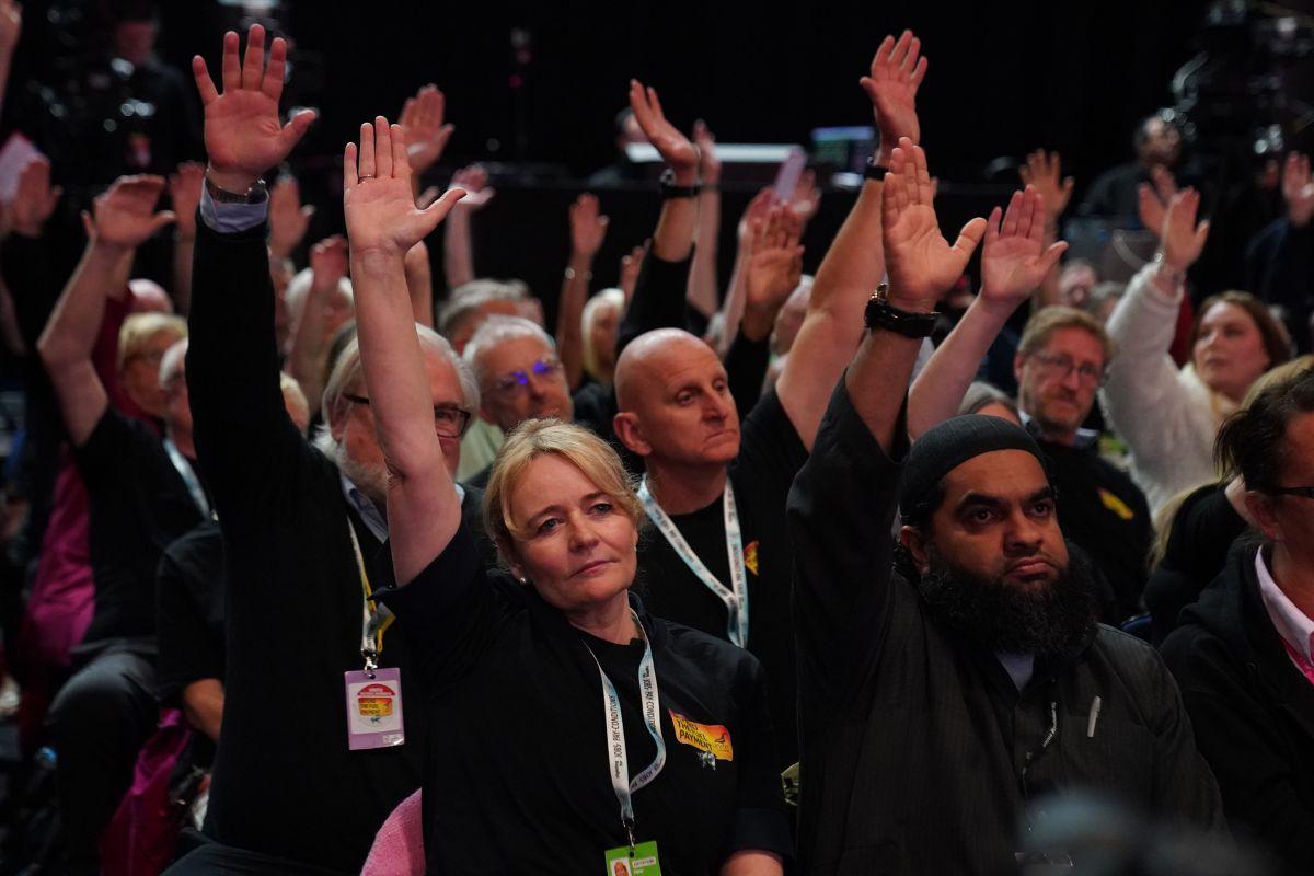 Labour Delegates Back Union Motion to Reverse Winter Fuel Cuts