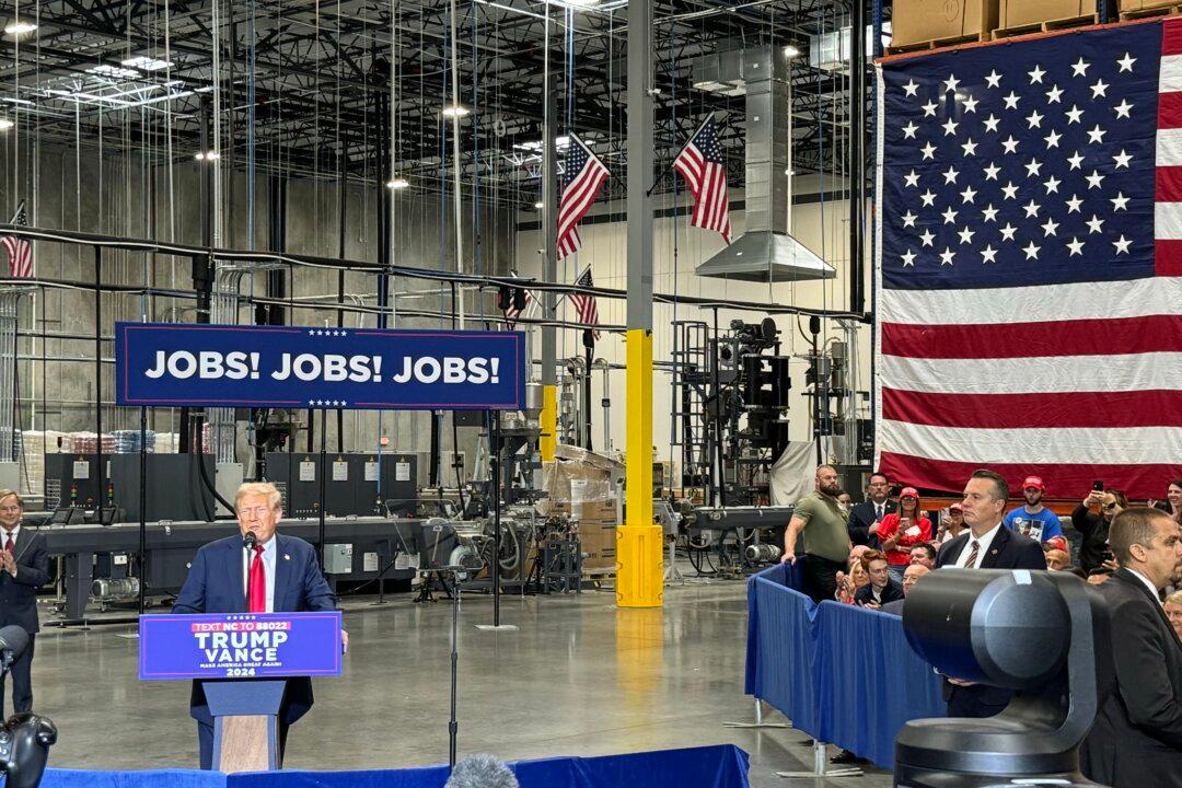 Trump Says He Would Threaten to Blow Iran ’to Smithereens’ Over Assassination Threat