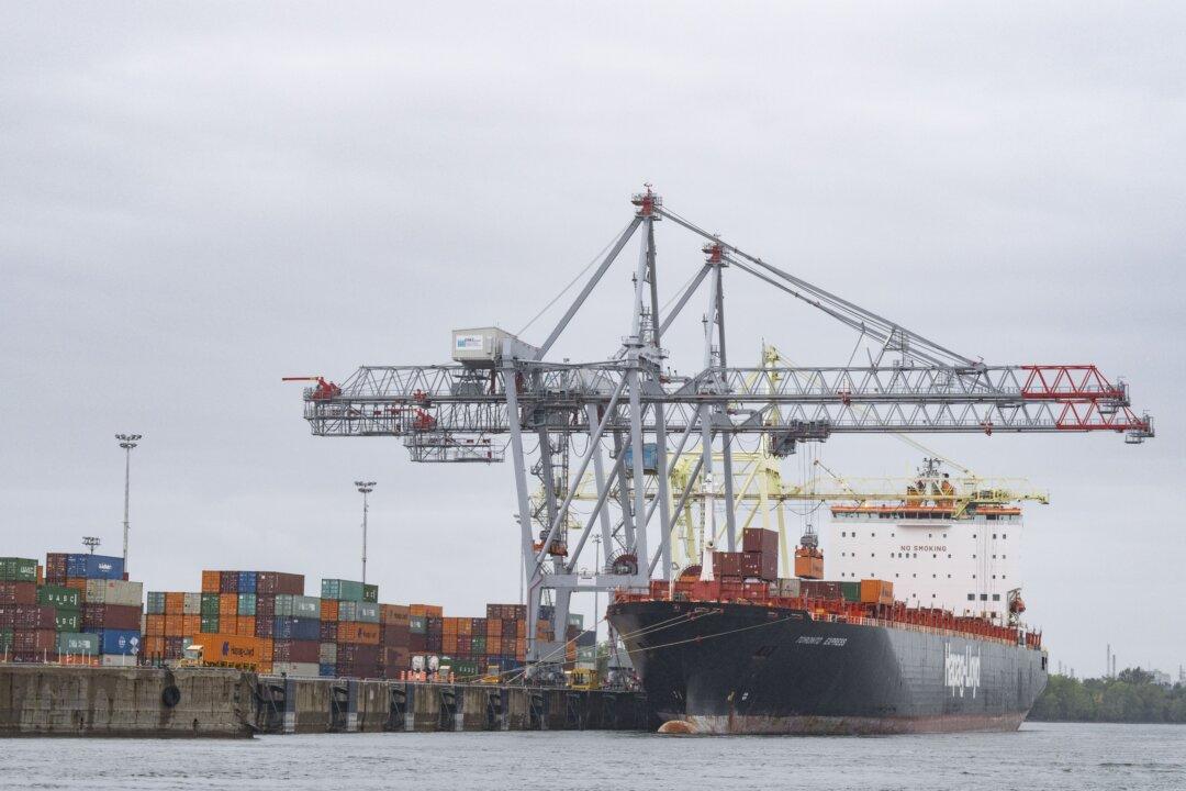 Port of Montreal Dockworkers Threaten Three-Day Strike Beginning Monday, Union Says
