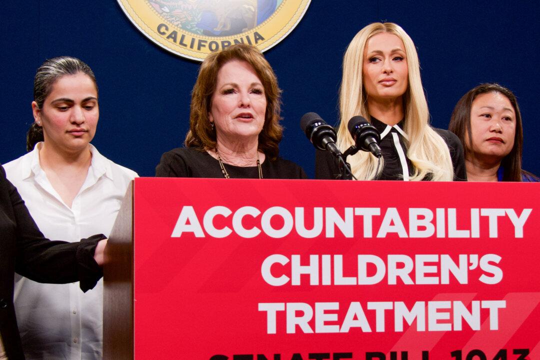 Newsom Signs Paris Hilton-Sponsored Bill Related to Treatment Facilities