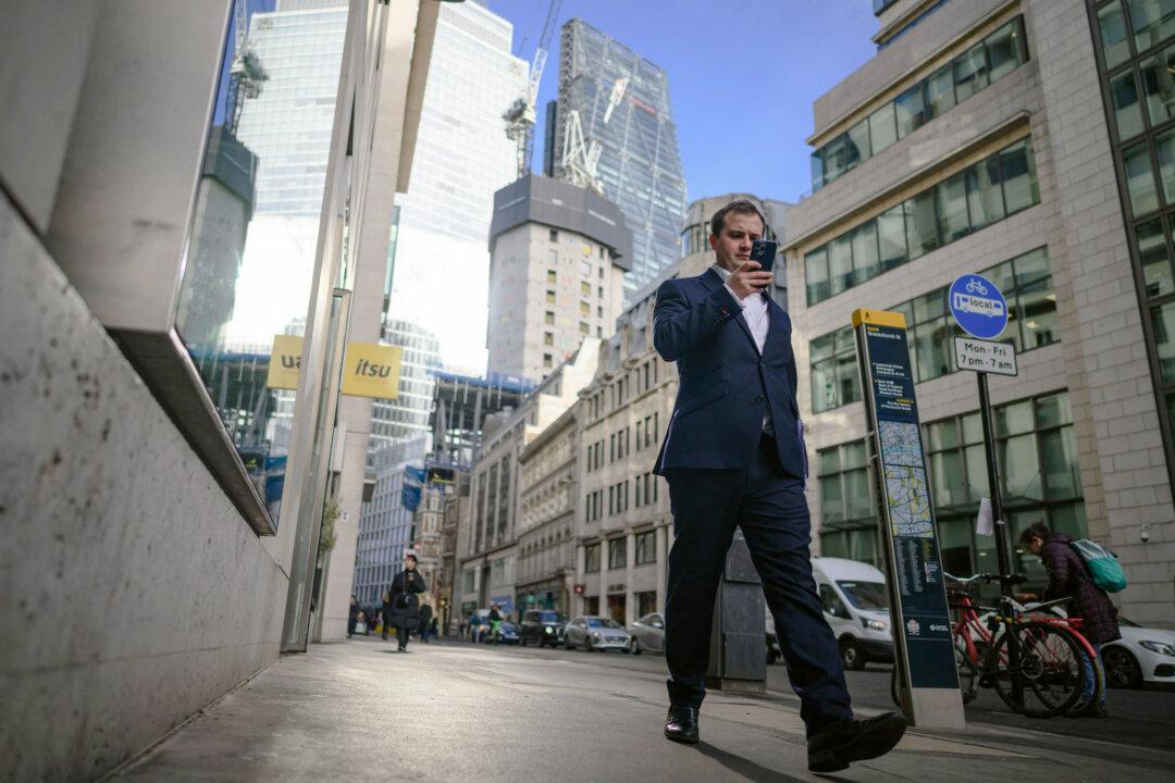 UK Economy Shows Weaker Than Expected Growth Over Spring