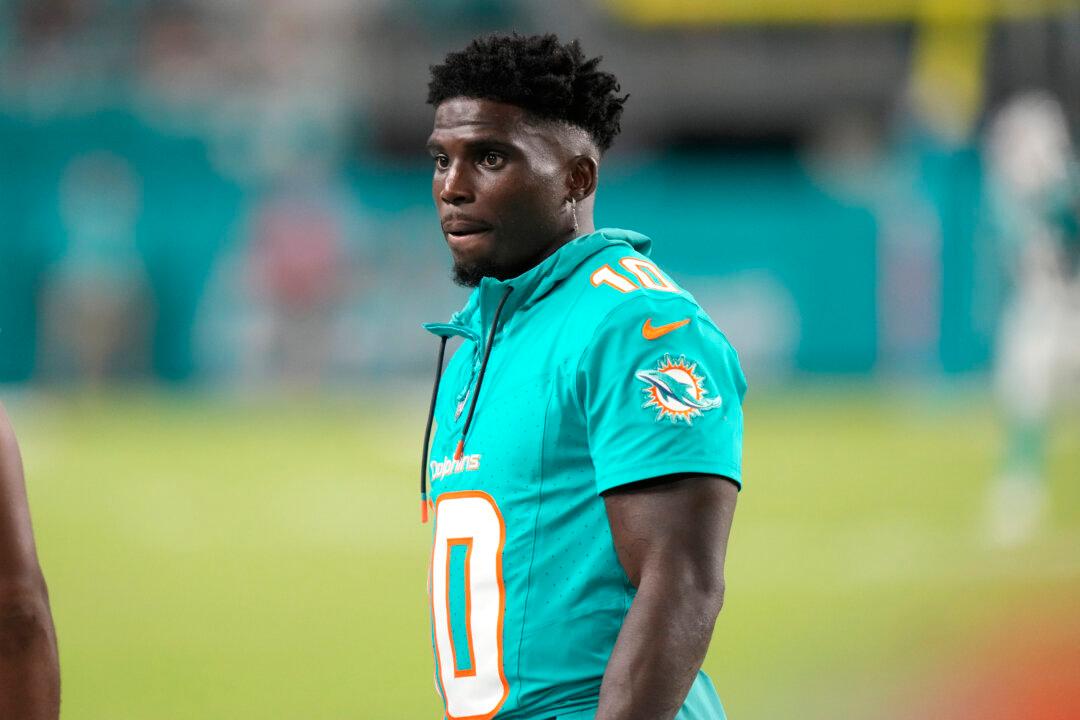 Tyreek Hill Briefly Detained for Traffic Violation Ahead of Dolphins’ Season Opener