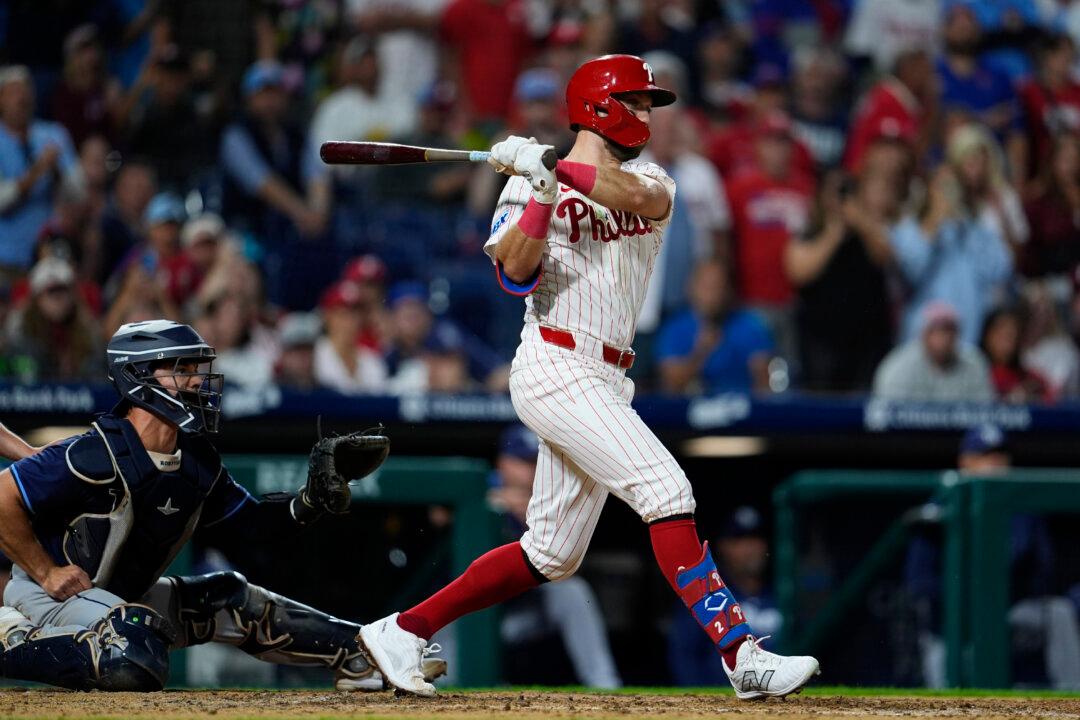 Clemens Has RBI Single in 9Th to Lift Phillies to 2-1 Win Over Rays