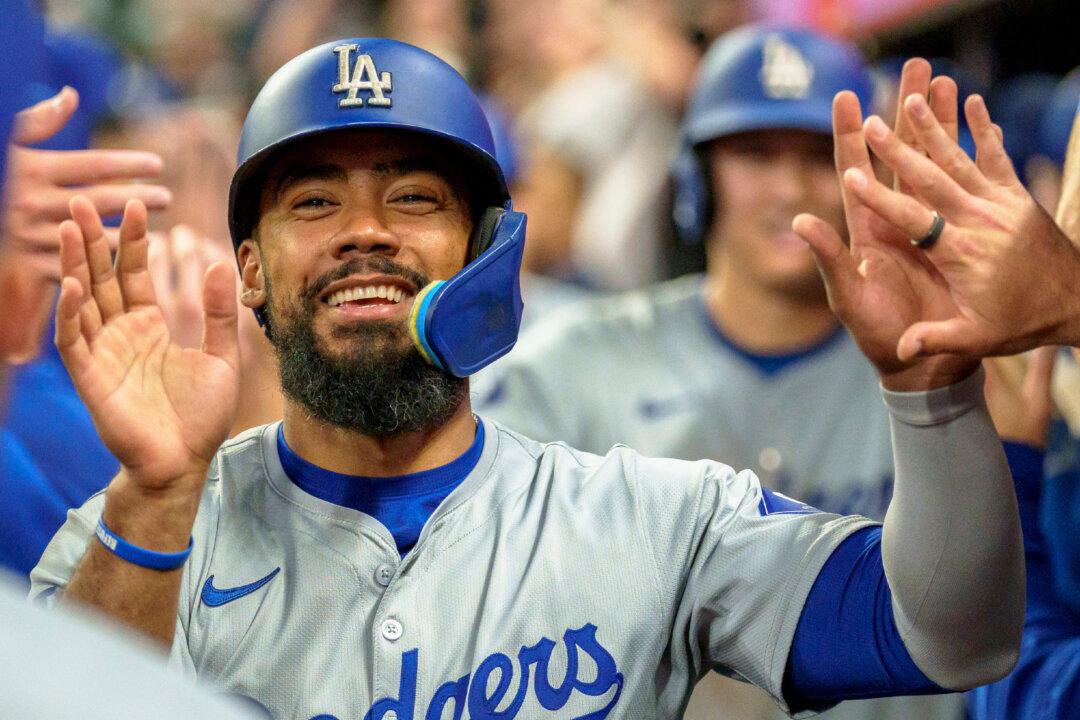 Freeman’s 3-run Homer Helps Dodgers to 9-0 Win, Dropping Braves out of Playoff Position