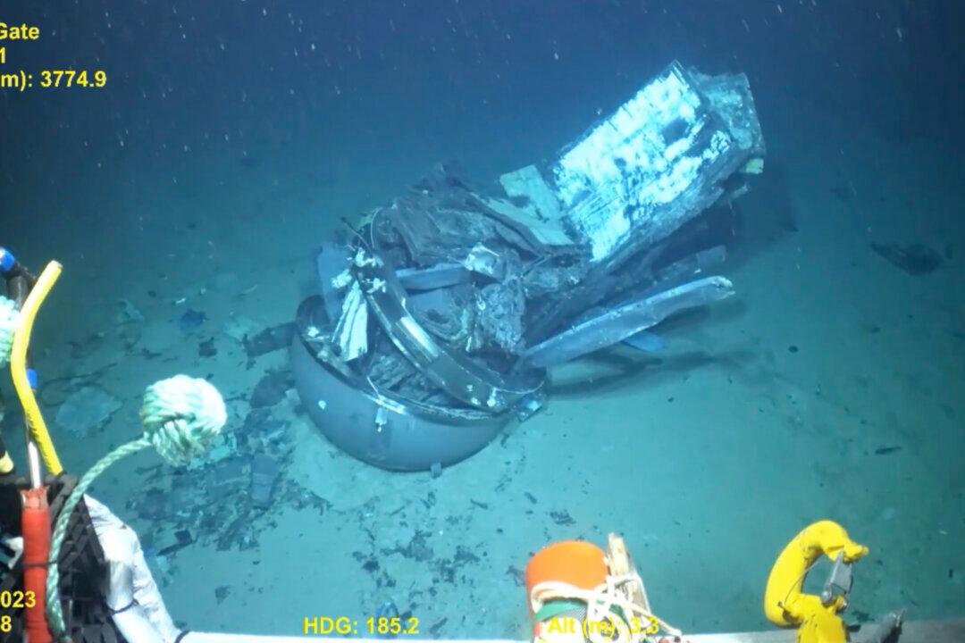 NTSB Engineer Says Carbon Fiber Hull From Submersible Showed Signs of Flaws