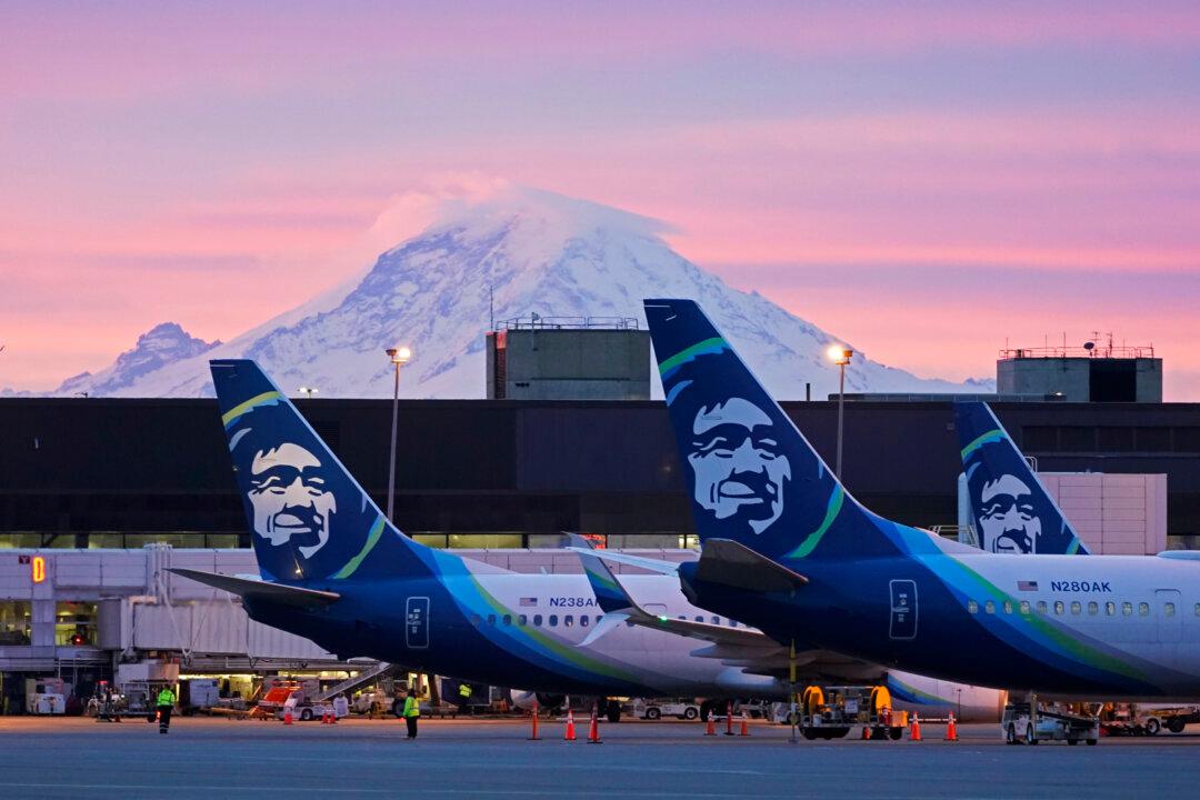 Alaska Airlines Grounds Flights at Seattle Briefly Due to Tech Outage