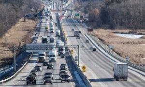 Some Ontario Truck Drivers on Road Without Proper Training and Testing, AG Flags