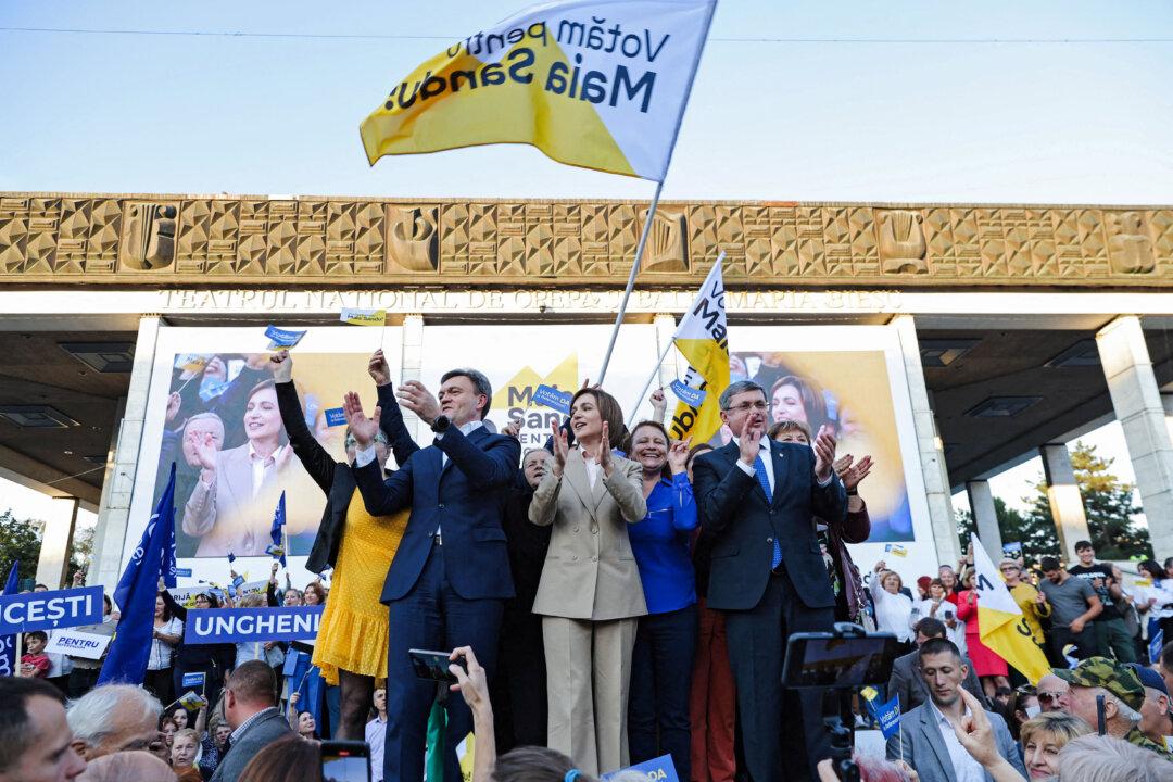 Police in Moldova Say Russia Paying People to Vote No in EU Referendum