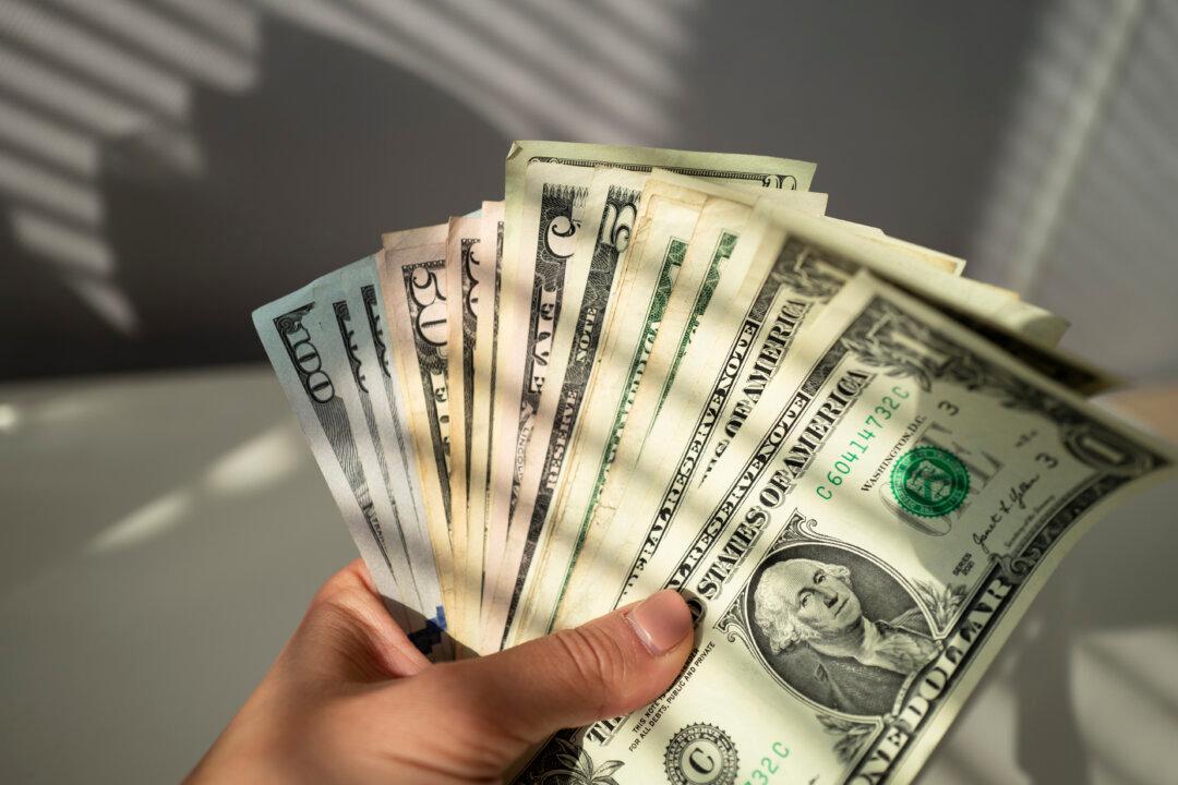 The US Dollar Remains the World’s Top Reserve Currency