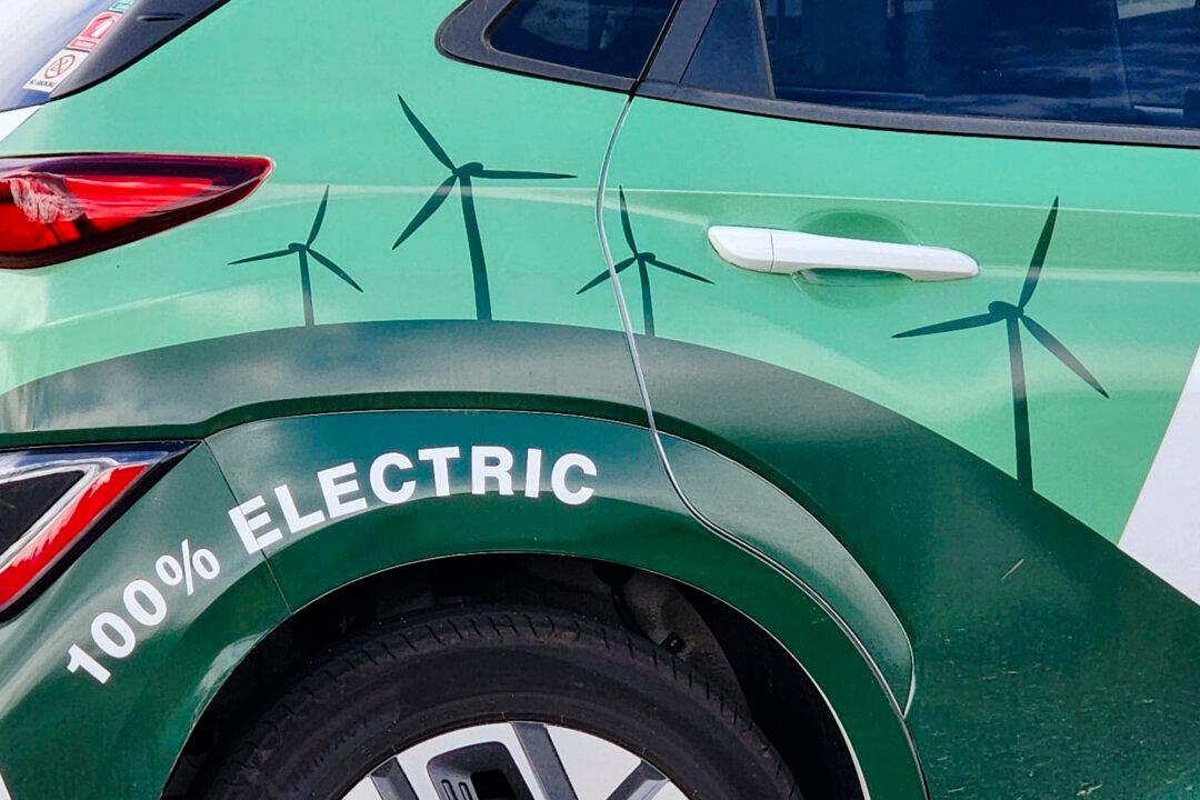 Electric Vehicle Sales in Australia Slump While Hybrid Sales Soar