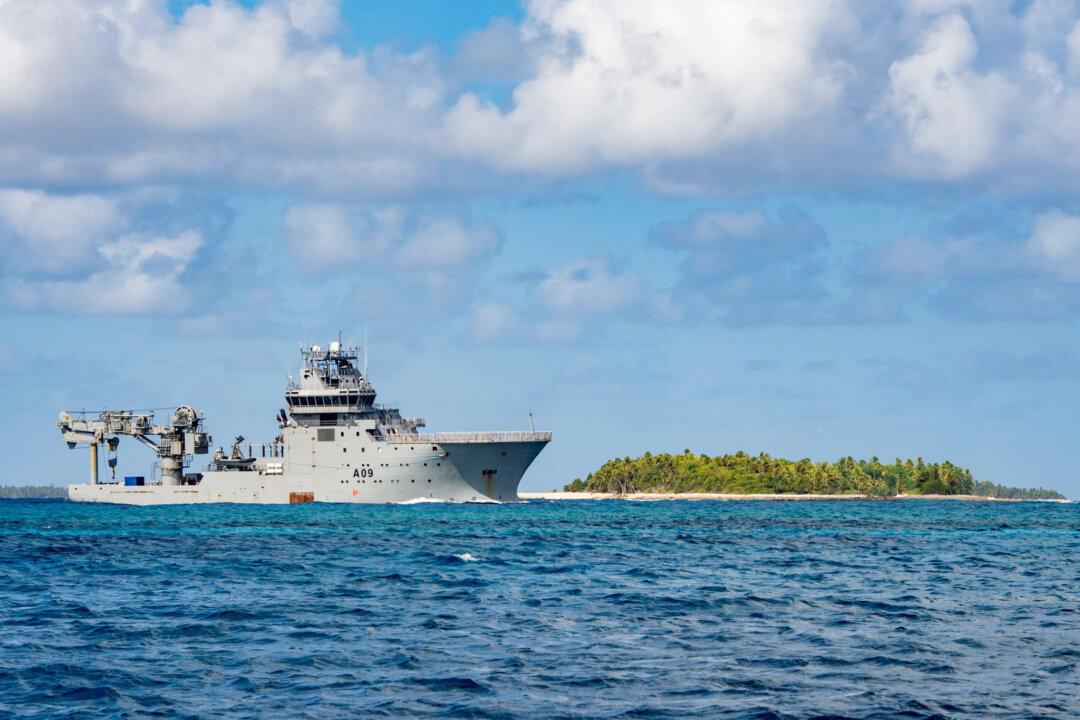 New Zealand Navy Vessel Sinks After Running Aground on Samoan Reef
