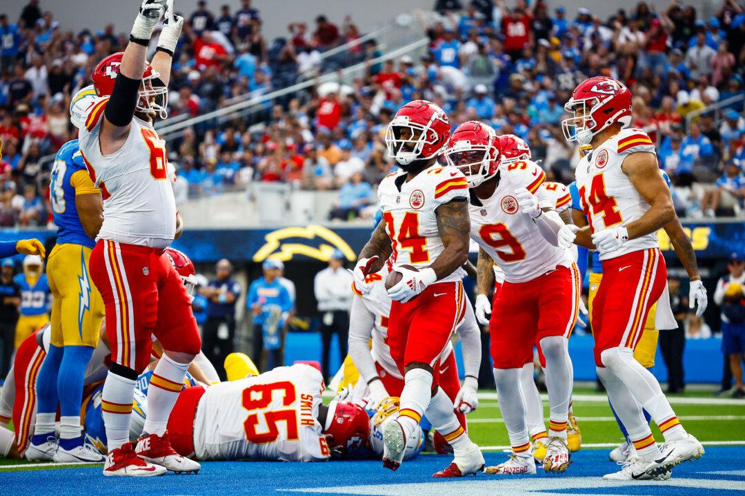 Power Rankings: 2 Unbeaten Teams Could Be on Super Bowl Collision Course