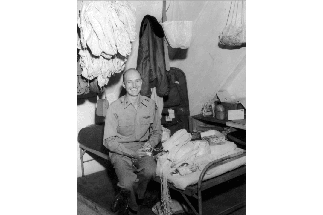 Gail Halvorsen: The Candy Bomber