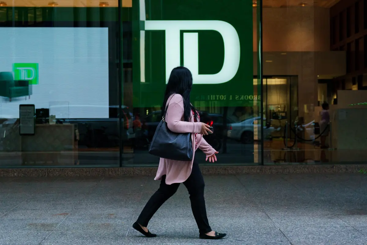Most Canadians Confident They Can Spot Fraud Despite Risky Online Habits: Poll