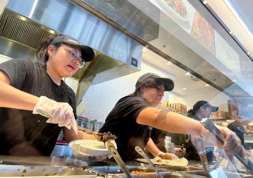 California’s $20 an Hour Minimum Wage for Fast Food Workers: Who Pays for It?