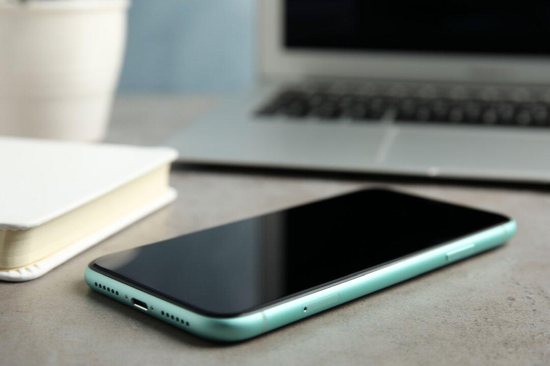 New Study Reignites Debate on Cellphone Radiation Safety