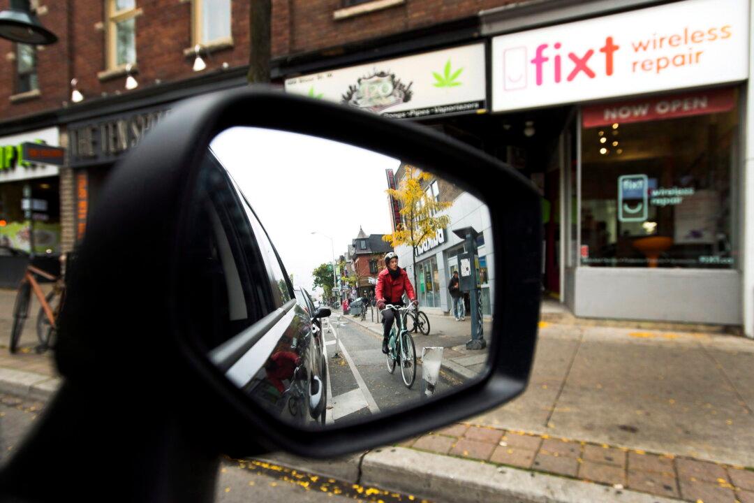 Ontario Gov’t Passes Law to Limit Bike Lanes