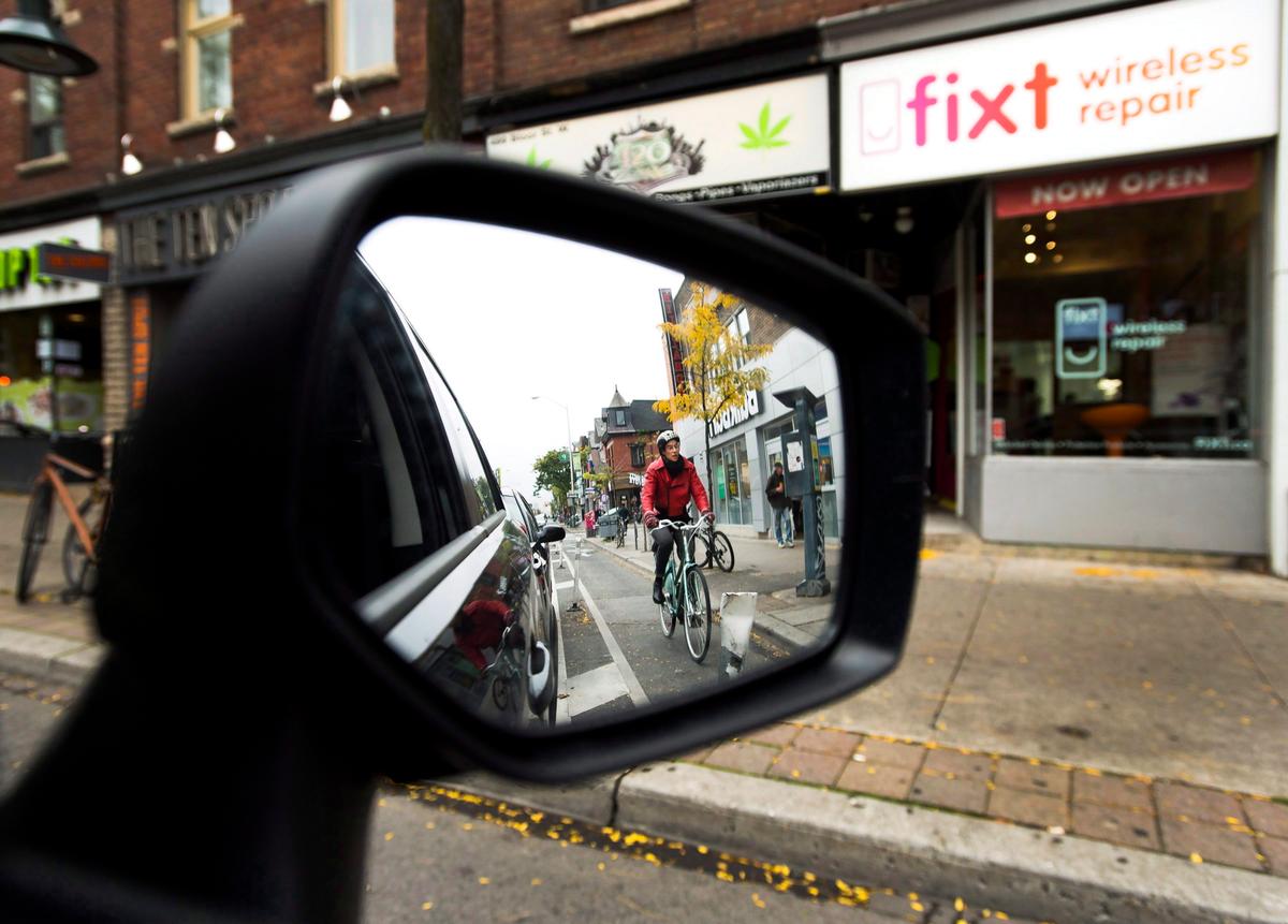 Ontario Gov’t Passes Law to Limit Bike Lanes