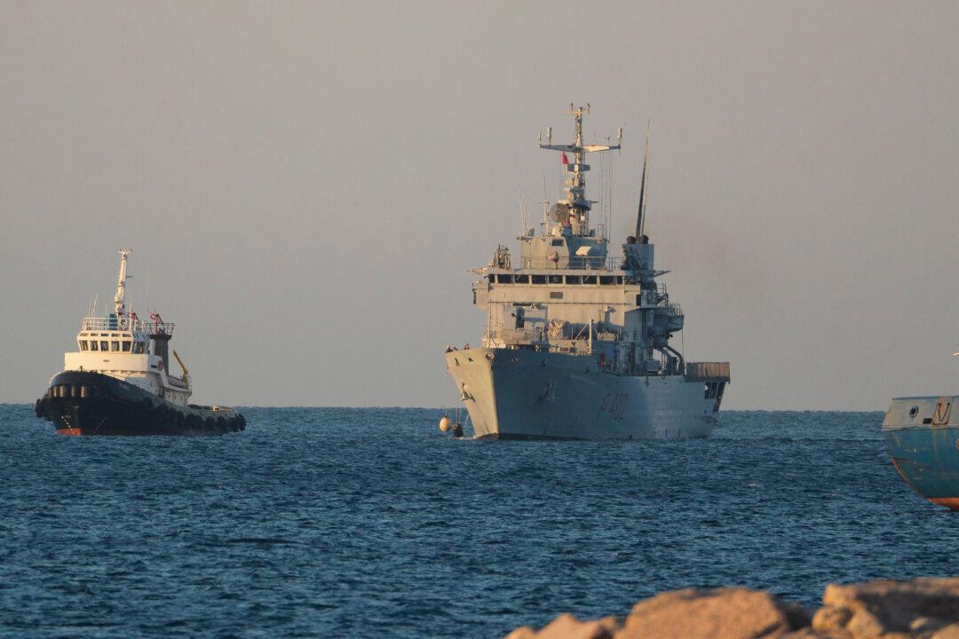 First Migrants Arrive at Italian Asylum Processing Center in Albania