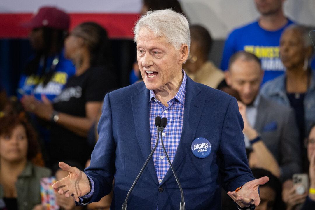 Biden Shouldn’t Preemptively Pardon Hillary Clinton, Says Bill Clinton