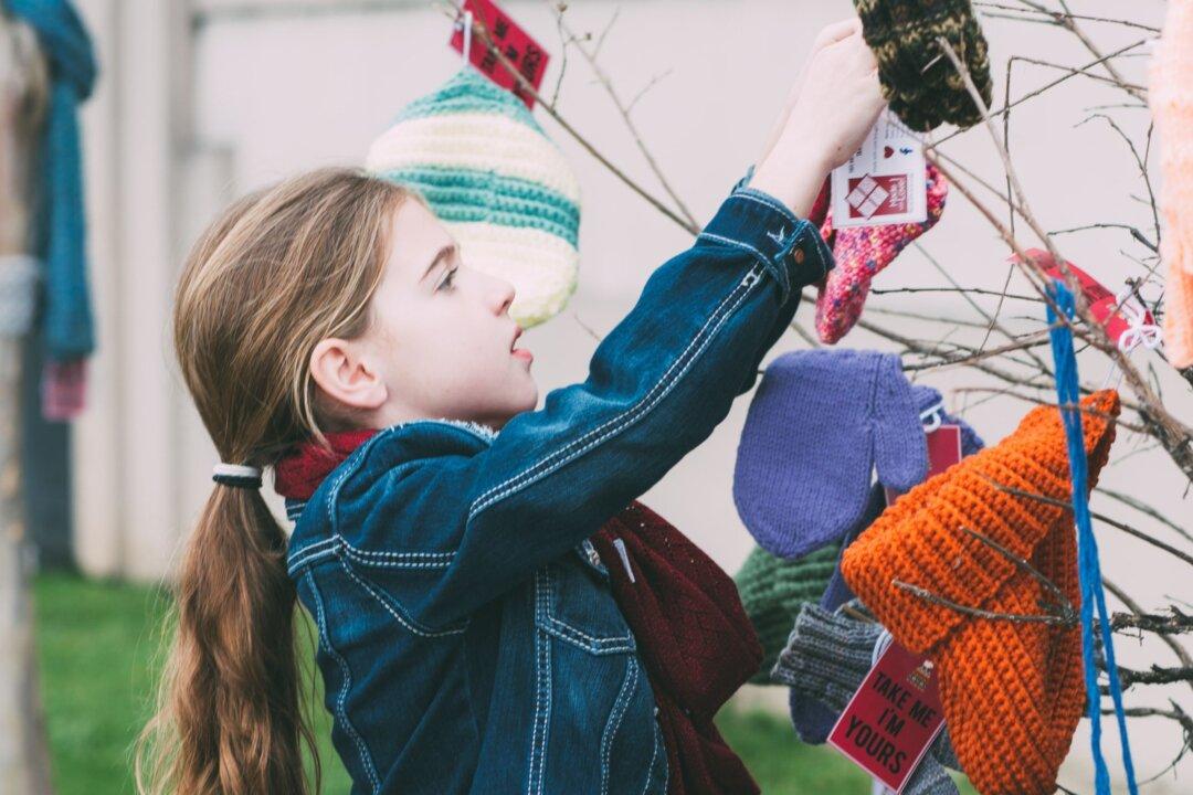 Knitters and Crocheters Across US Stitch Together Blankets, Winter Gear for the Needy