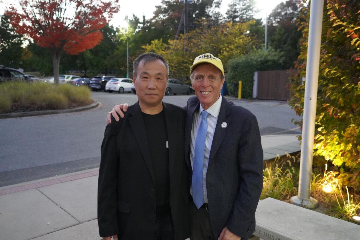 Delaware state Rep. Michael Ramone (R) shows his support of forced organ harvesting survivor Cheng Peiming during the screening of the film "State Organs" at Hockessin Public Library in Delaware on Oct. 21, 2024. (Nancy Wang/The Epoch Times)