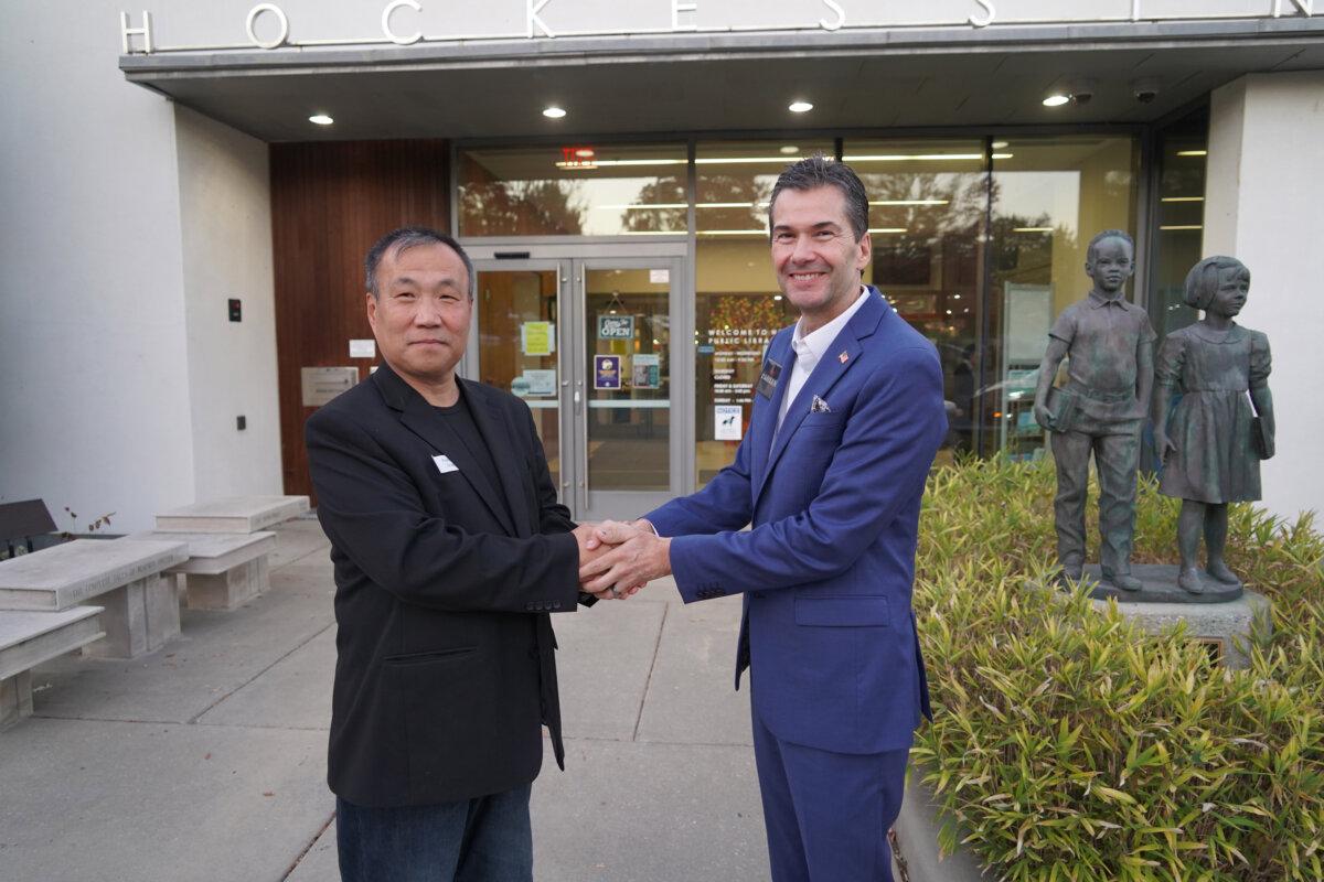 U.S. Senate candidate Eric Hansen shows his support to forced organ harvesting survivor Cheng Peiming during the screening of the film "State Organs" on Oct. 21, 2024. (Frank Liang/The Epoch Times)