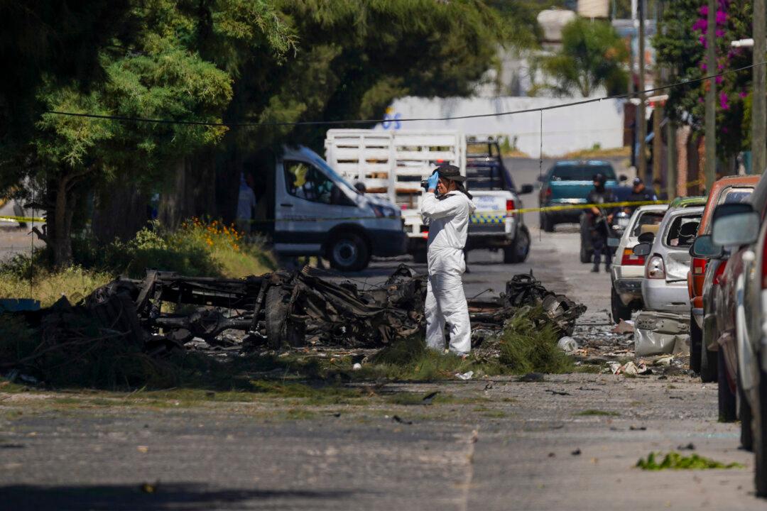 Car Bomb Explodes Outside Police Station in Western Mexico, Wounding 3 Officers