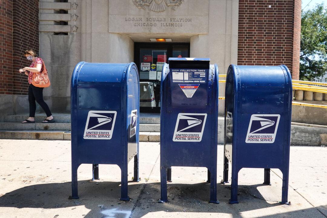 US Postal Service Supervisor Pleads Guilty to $300,000 Mail Theft