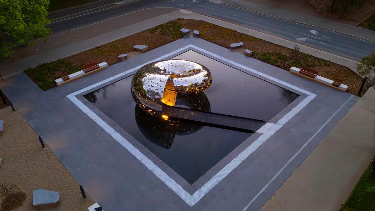Australia’s National Gallery Unveils $14 Million Sculpture