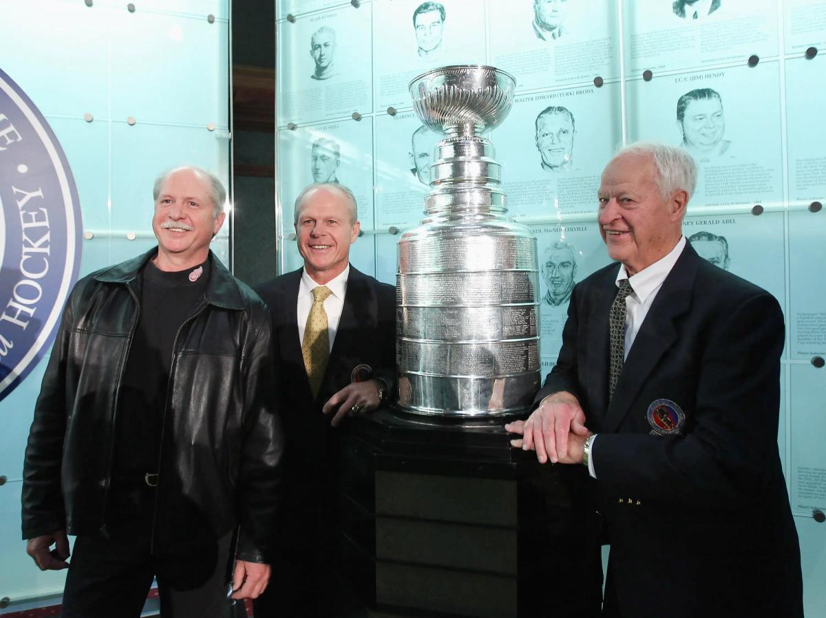 Howes Family Made Hockey History as Skating Teammates in 1970s