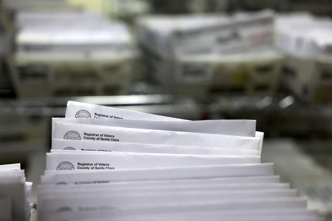 US Postal Service Recommends People ‘Don’t Delay’ to Post Mail-In Ballots