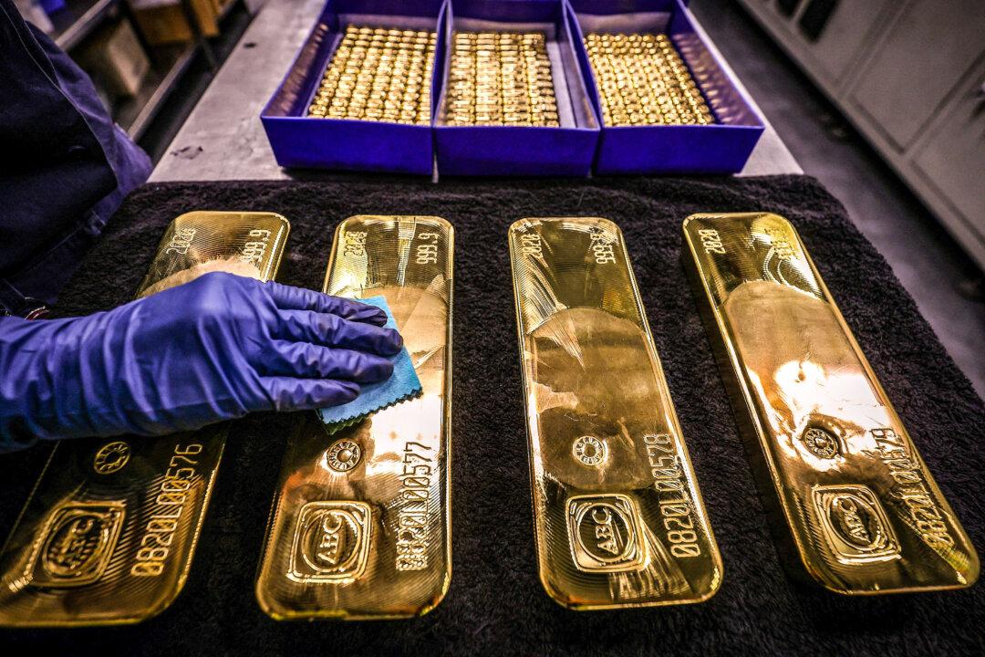 Gold Hits Record Above $4,600 as Geopolitical Risks and Fed Independence Fears Mount