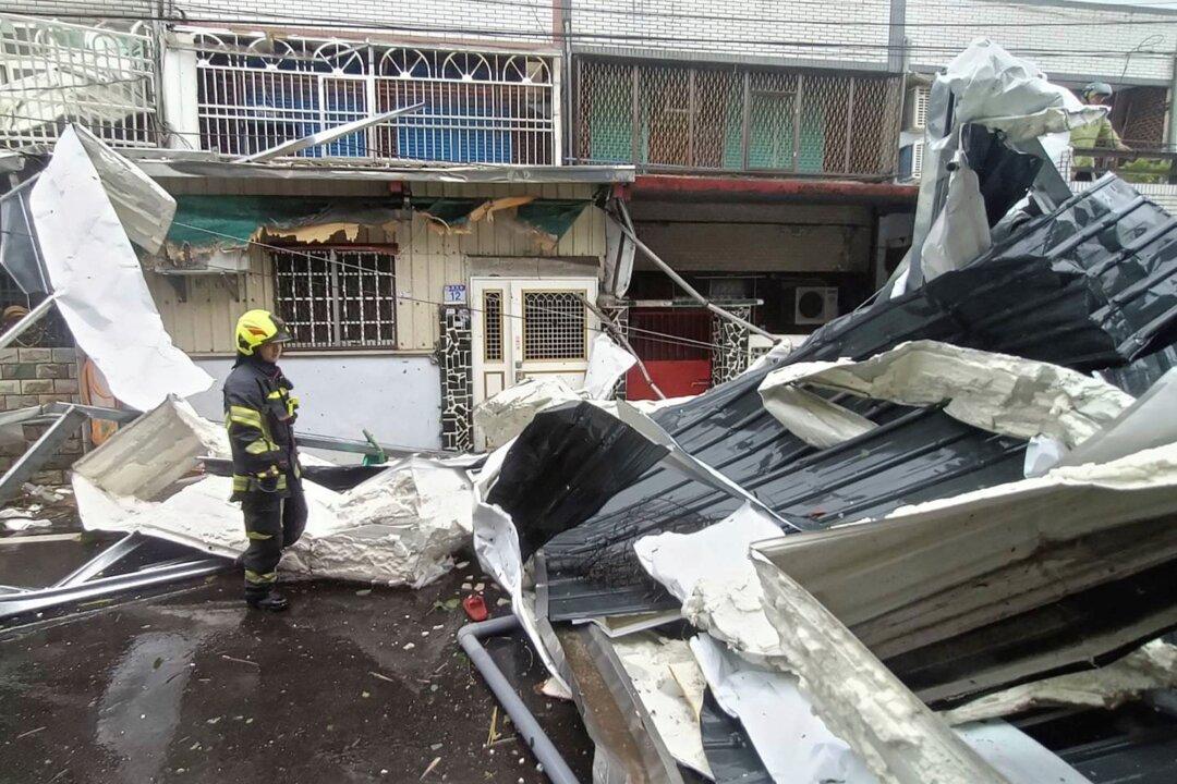 Typhoon Kong-rey Hits Taiwan’s East Coast, Leaving One Dead