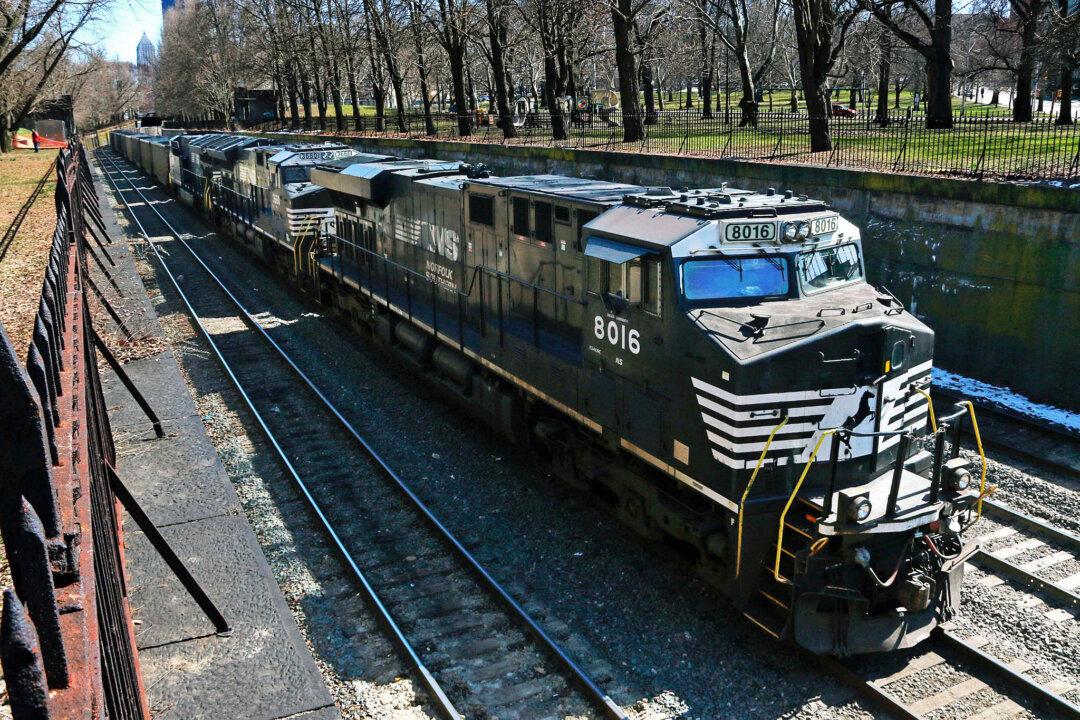 US Government Invests More Than $2.4 Billion in State Railroad, Bridge Improvements
